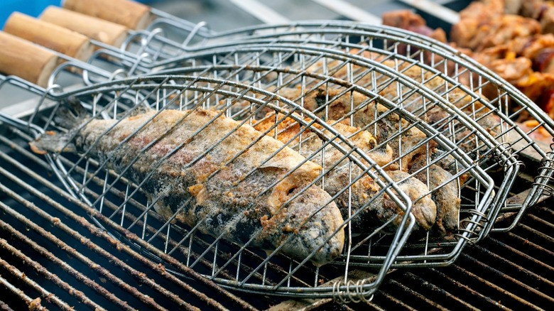 Stainless Steel BBQ Fish Grilling Net – Large, Durable & Easy to Use